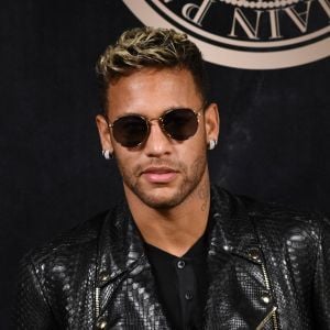 Neymar aparece ao lado de amigos em foto em noite de pôquer, em São Paulo, em 14 de julho de 2018