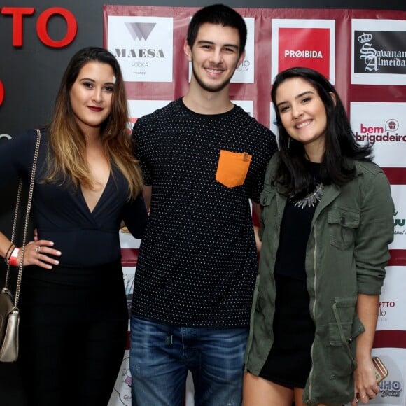 Fátima Bernardes é mãe dos trigêmeos Beatriz, Vinícius e Laura Bonemer