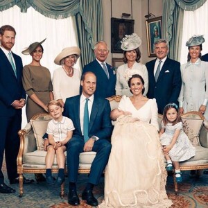 O Palácio de Kensington compartilhou fotos do batizado do príncipe Louis no Instagram