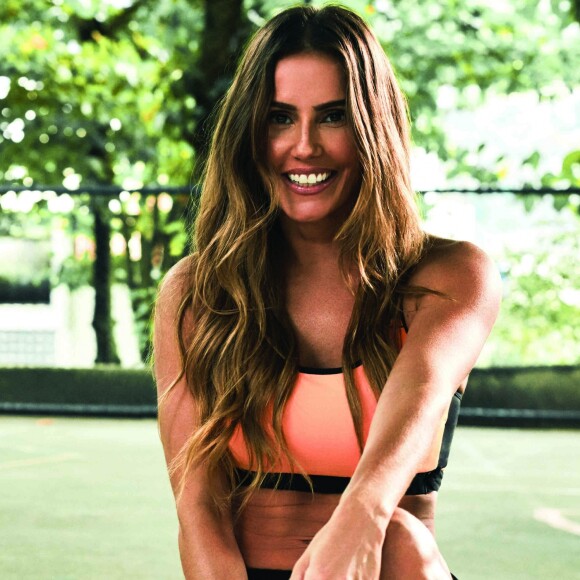 'Meu corpo explodiu: tinha muito sono, um cansaço extremo e sintomas de depressão', disse Deborah Secco à revista 'Boa Forma'