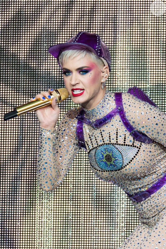 'Senti que estava pronta para deixar qualquer coisa que estivesse me impedindo de ser eu mesma', explicou Katy Perry
