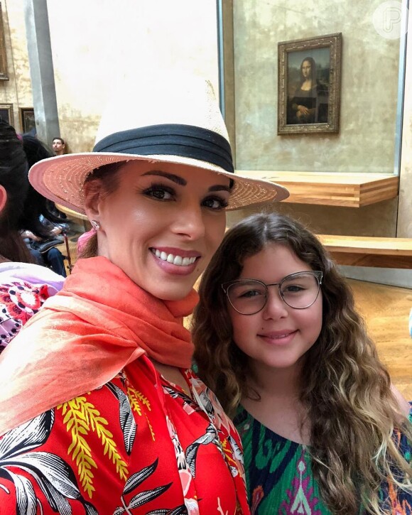 Ana Furtado recebeu visita da filha, Isabella, nos bastidores do 'É de Casa' nesta quinta-feira, 19 de julho de 2018