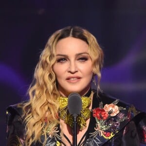 Madonna é leonina nascida no dia 16 de agosto de 1958 em Michigan, Estados Unidos