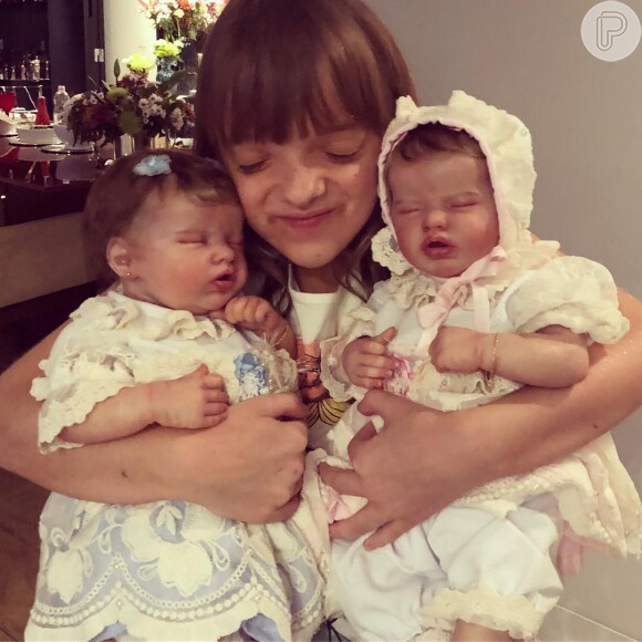 Rafaella Justus foi presenteada com bonecas reborn pela mãe, Ticiane Pinheiro, no aniversário