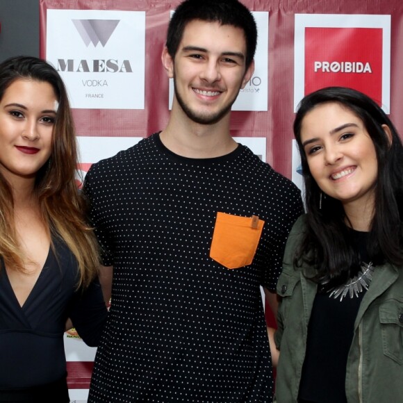 Fátima Bernardes é mãe dos trigêmeos Beatriz, Vinícius e Laura