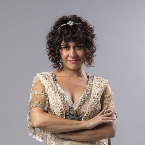 Susana (Alessandra Negrini) se revolta com atitude de Charlotte (Isabella Santoni) na novela 'Orgulho e Paixão': 'Que vergonha, meu Deus! Darcy (Thiago Lacerda), sua irmã está em surto! Faça alguma coisa!'