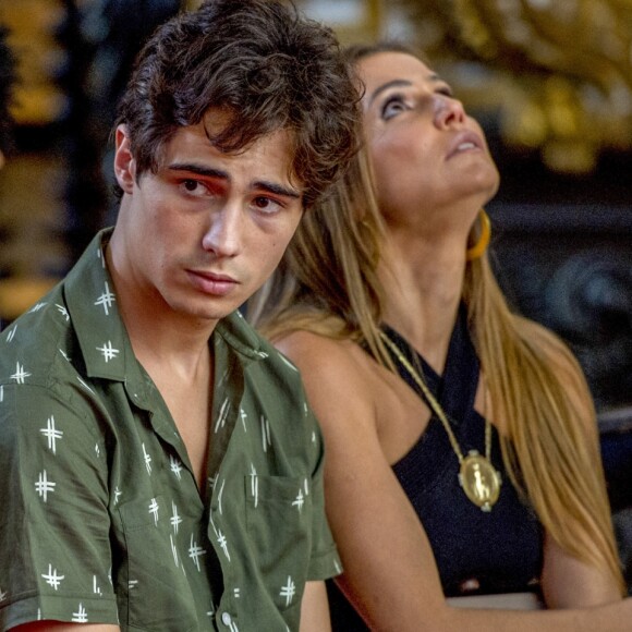 Para Letícia Colin, Rosa vai sofrer na novela 'Segundo Sol' por não poder contar segredo de Laureta (Adriana Esteves), Valentim (Danilo Mesquita) e Karola (Deborah Secco)