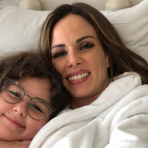 Ana Furtado teve companhia da filha, Isabella, em sessão de quimioterapia na segunda-feira, 23 de julho de 2018