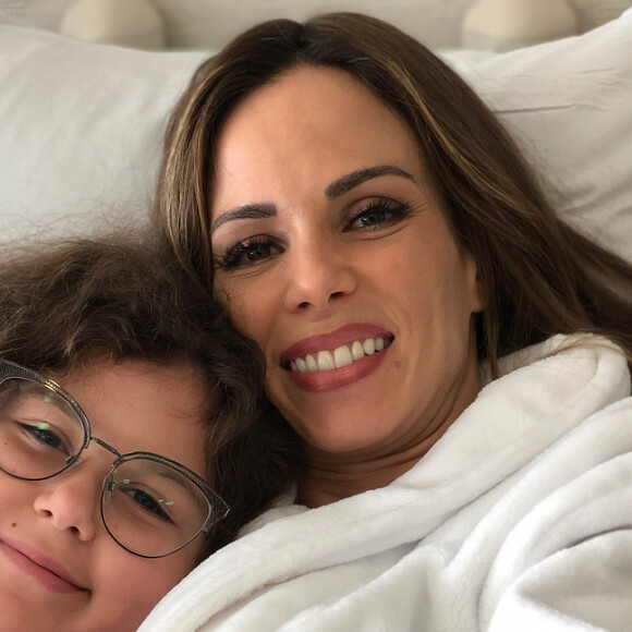 Ana Furtado teve companhia da filha, Isabella, em sessão de quimioterapia na segunda-feira, 23 de julho de 2018