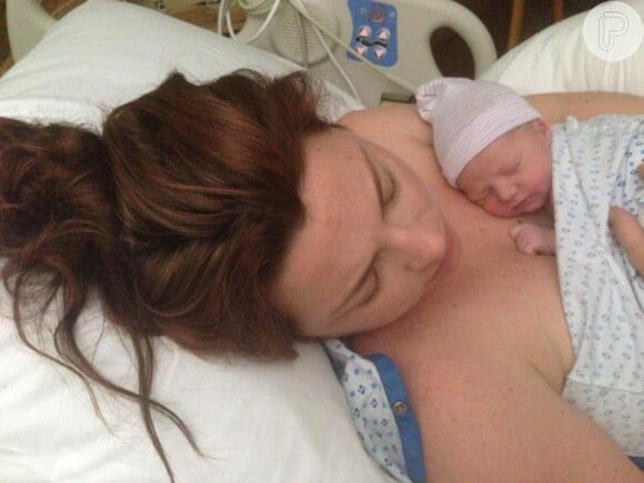 Amy Lee uma postou foto com o recém-nascido nas suas redes sociais
