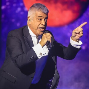 'É claro que a gente está vivendo um momento muito especial e queria dividir isso com vocês. Do fundo do coração, nosso muitíssimo obrigado!', disse Lulu Santos