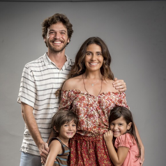 'Em breve o grande reencontro de Ícaro, Beto e o Homem-do-barco', brincou Emilio Dantas na legenda da foto