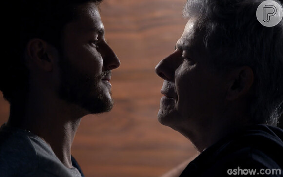 Em 'Império', José Mayer interpreta Cláudio Bolgari, um homem casado que mantém um romance com Leandro (Klebber Toledo)