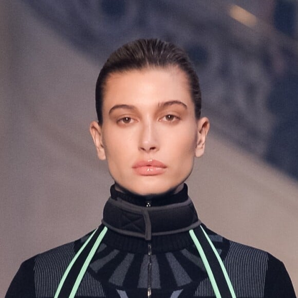 morena, no desfile da marca de virgil Abloh, Off-White