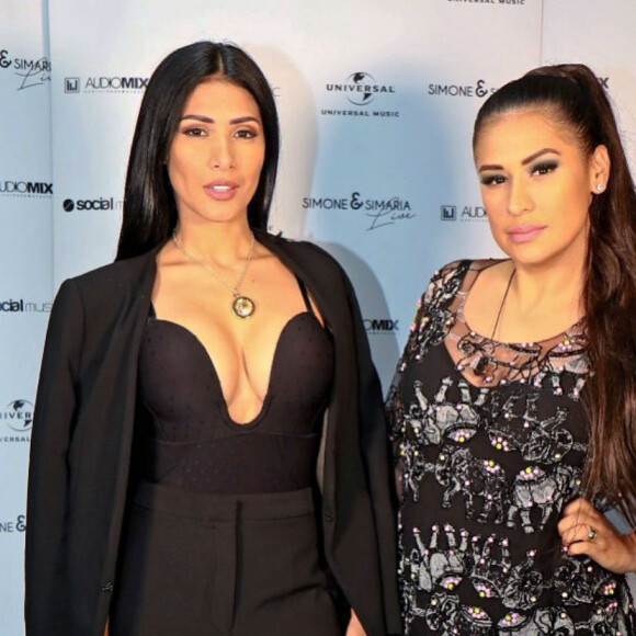 Simone falou sobre as dificuldades em levar agenda sem a irmã, Simaria