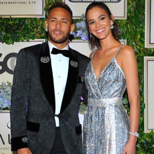 'Lá vamos nós casar mais um', escreveu Neymar ao mostrar look de Bruna Marquezine antes de casamento