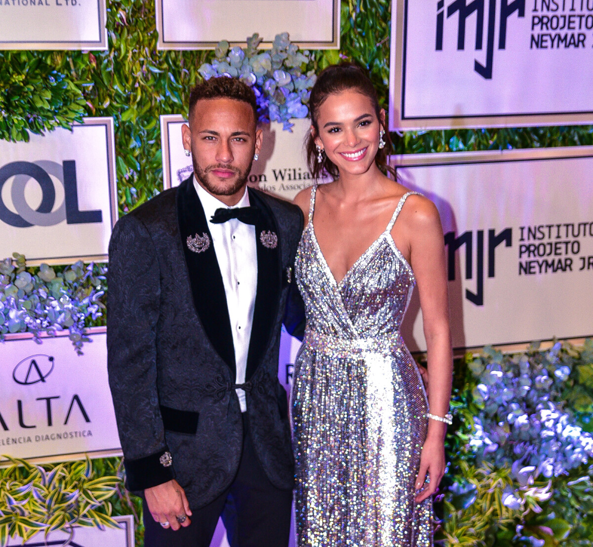 Foto: Pai de Neymar garante que filho vai casar com Bruna Marquezine:  'Tenho certeza que sim. Eles estão no caminho certo, estão crescendo  juntos, amadurecendo e tem muita coisa pela frente, mas