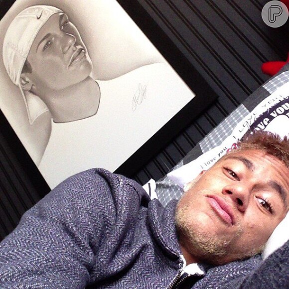 Neymar irá ficar com a família, em casa, durante os dias de Carnaval e recusou desfilar pela Mocidade Independente, afirmou assessoria do craque em 8 de fevereiro de 2013
