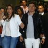 Anitta esteve no Fórum do Rio de Janeiro e foi cercada por jornalistas na saída do local