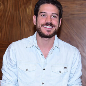 'Estava buscando explorar o mercado lá fora, queria viver lá fora um tempo, estudar. E veio essa oportunidade com esse convite', explica Marco Pigossi