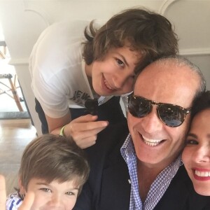 Luciana Gimenez parabenizou o ex-marido, Marcelo de Carvalho, com foto antiga no Instagram nesta quarta-feira, 1 de agosto de 2018