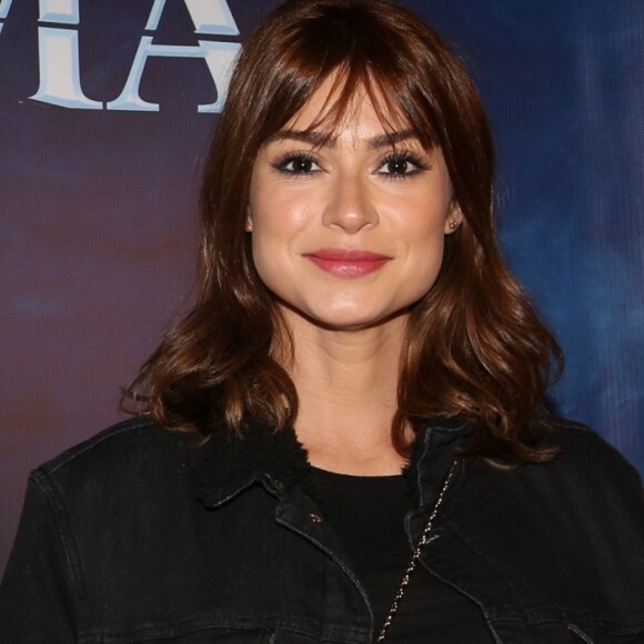 Thaila Ayala adotou cabelo curto e com franja para a série 'Coisa Mais Linda', da Netflix