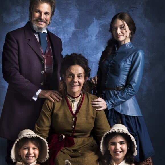 A família de dom Sabino (Edson Celulari) ficou congelada mais de 130 anos na novela 'O Tempo Não Para'