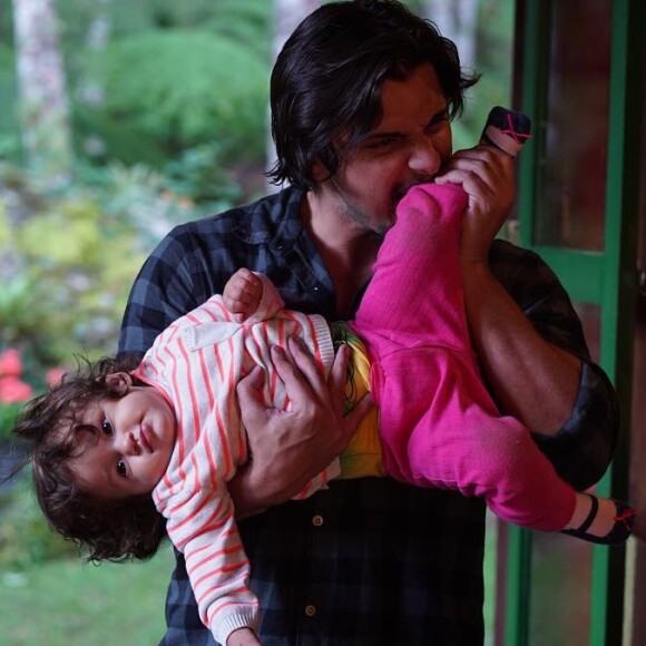 Bruno Gissoni quer aumentar família com Yanna Lavigne: 'Eu quero dar irmãos pra minha filha, embora já me sinta completo com a Madalena, mas não agora'