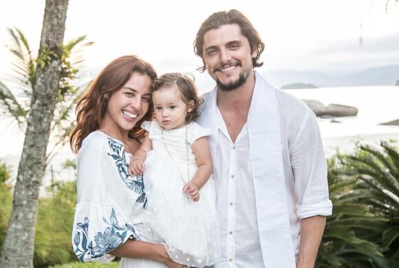 Bruno Gissoni e Yanna Lavigne tiveram casamento surpresa em batizado da filha, Madalena