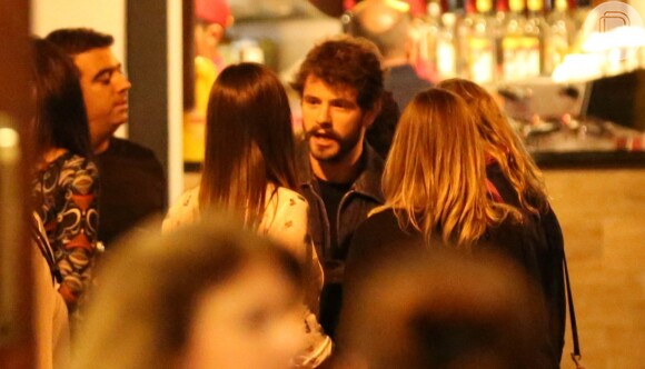 Maurício Destri e Vitória Strada são fotografados em barzinho na Gávea, na Zona Sul do Rio de Janeiro, na noite deste sábado, 4 de agosto de 2018