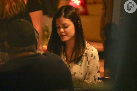 Maurício Destri e Vitória Strada são fotografados em barzinho na Gávea, na Zona Sul do Rio de Janeiro, na noite deste sábado, 4 de agosto de 2018