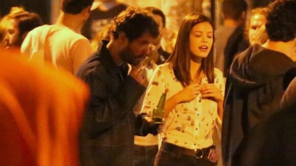 Maurício Destri curte noite com a atriz Vitória Strada em bar no Rio. Veja fotos