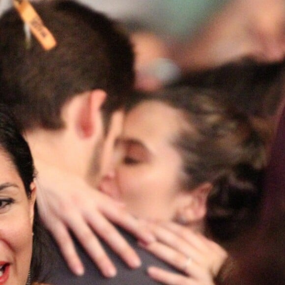 Juliana Paiva e Nicolas Prattes são fotografados aos beijos em show dos Tribalistas, realizado na Marina da Glória, zona sul do Rio de Janeiro, neste domingo, 5 de agosto de 2018