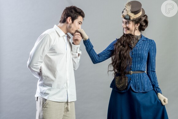 Samuca (Nicolas Prattes) se declara a Marocas (Juliana Paiva) ao lhe pedir em namoro, nos próximos capítulos da novela 'O Tempo Não Para': 'Amo você!'
