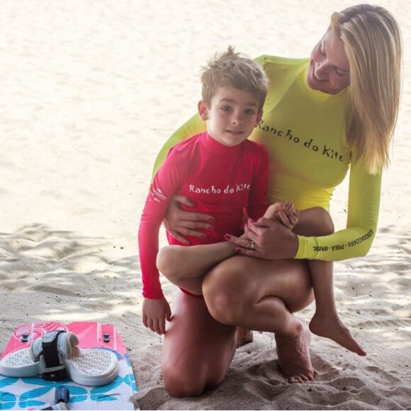 Ana Hickmann viajou com o filho, Alexandre Jr., para Jericoacoara