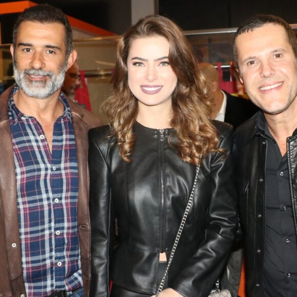 Marcos Pasquim e Rayanne Morais conferiram juntos a peça 'Pippin' em meio a rumores de romance