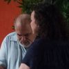 Agenor (Roberto Bonfim) se desculpa com a mulher, Nice (Kelyz Ecard), na novela 'Segundo Sol': 'Quero ser um bom marido pra você, um bom pai pras meninas'