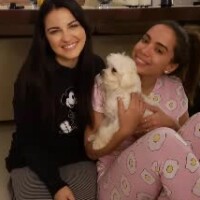 Anitta faz festa do pijama com ex-RBD Maitê Perroni: 'Ela dorme de tênis'