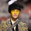 Os óculos colorquake da Dior: em modelo mais arredondado, amarelo, no desfile de outono/inverno 2019 da marca