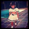 Carol Francischini publicou, em 2012, uma foto de quando era pequena vestida de marinheira. Uma gracinha, não?