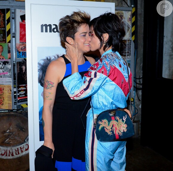 Nanda Costa e Lan Lanh trocaram beijos no lançamento da nova edição da revista 'Marie Claire', em que são capa, nesta quinta-feira, 9 de agosto de 2018