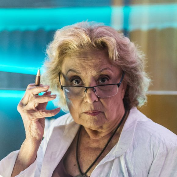 Petra (Eva Wilma) é pega de surpresa com o novo dono da empresa no capítulo de quinta-feira, 23 de agosto de 2018 da novela 'O Tempo Não Para'