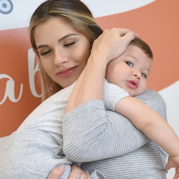 No vídeo, Andressa Suita mostra Gusttavo Lima brincando com Gabriel