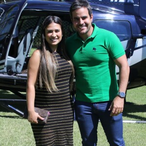 Kaká Diniz, marido da sertaneja Simone, passeou com o filho no carro mini buggy junto de Henry