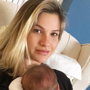 Andressa Suita assumiu cansaço com dois bebês em casa