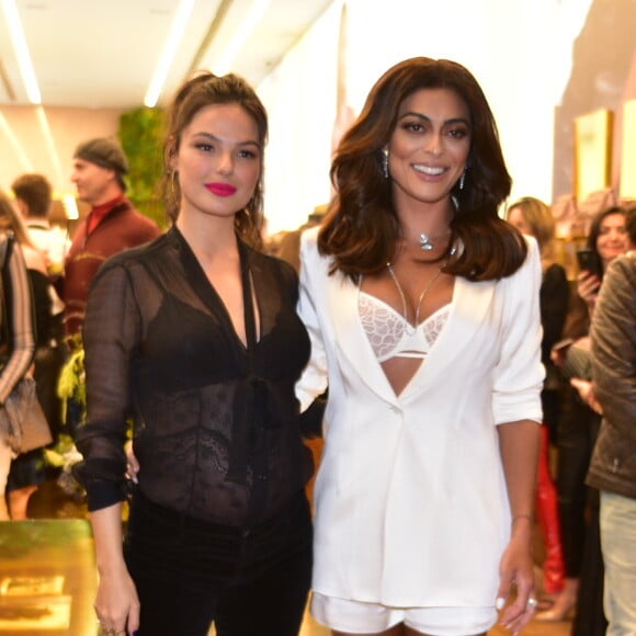 Isis Valverdeb e Juliana Paes posaram juntas na inauguração da loja Rosset Concept Stores