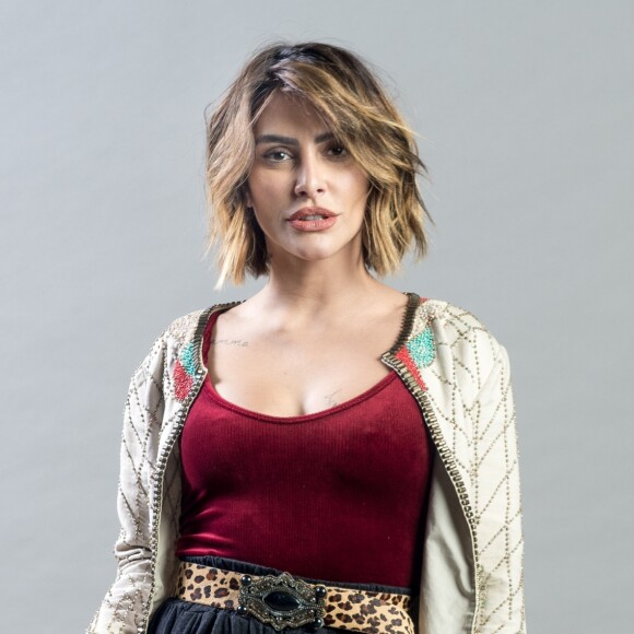 Betina (Cleo) questiona Emílio (João Baldasserini) na novela 'O Tempo Não Para' em relação a atentado: 'Alguém viu você?'
