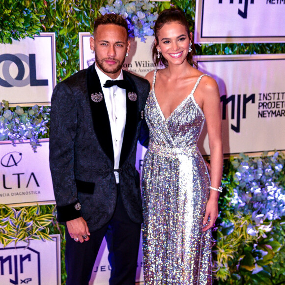 Neymar ganhou elogios de Bruna Marquezine em leilão: 'Eu te agradeço por olhar pro próximo com humanidade, com amor e por tentar retribuir tudo que Deus lhe deu nessa vida de uma forma tão bonita e proporcional'