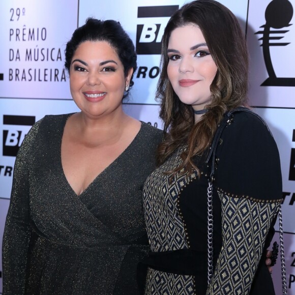 Fabiana Karla foi a evento acompanhada com a filha, Laura Petroti