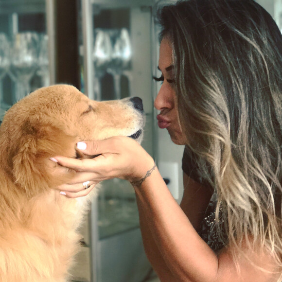 Mayra Cardi disse que o cachorro de estimação, Pipoca, foi doado por uma amiga de Arthur Aguiar